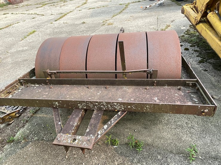 #2270-•-heavy-duty-pull-behind-roller-image-5