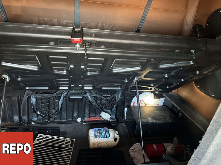 2021-freightliner-cascadia-t/a-sleeper-tractor-image-14