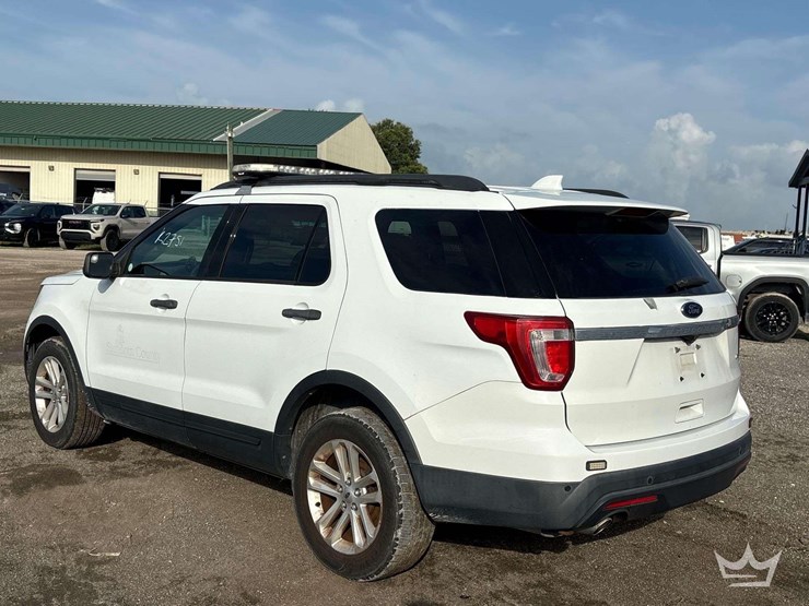 2016-ford-explorer-image-4