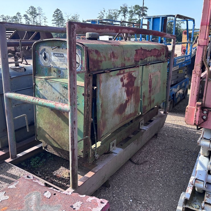 #39034 • LINCOLN SAE-400 WELDING MACHINE | FOR PARTS/REPAIRS
