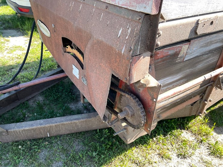#1034-•-new-idea-manure-spreader-image-16