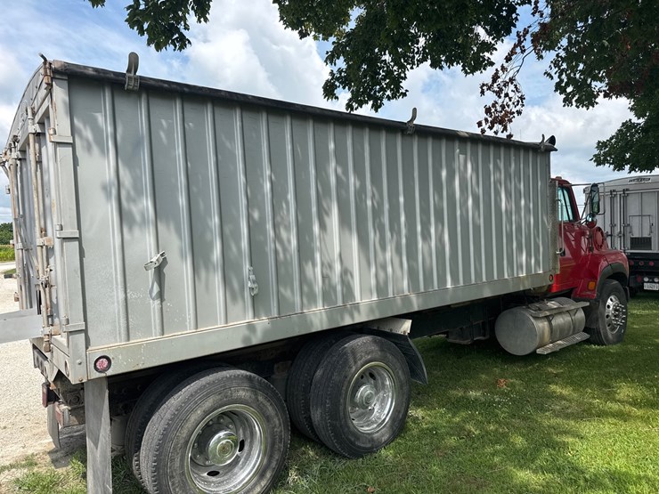 1995-ford-l9000-image-10