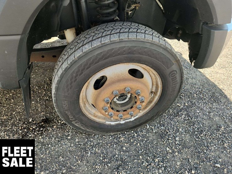 2022-ford-f550-image-11