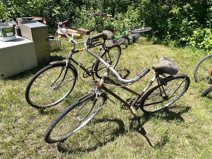 #3300-•-(2)-vintage-his-and-hers-bikes-image-1