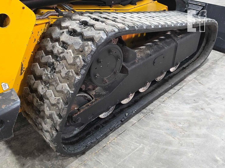 2022-jcb-3ts-8t-image-32