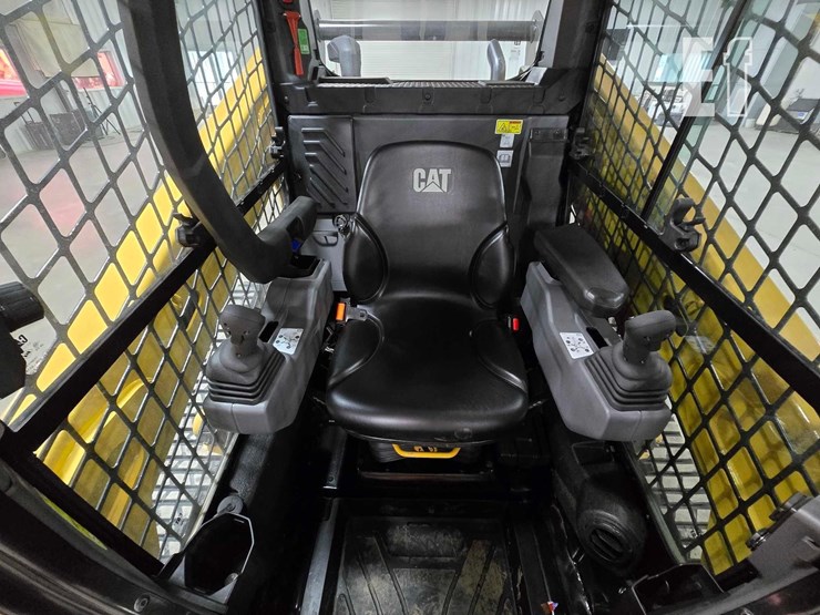 2025-caterpillar-255-image-14