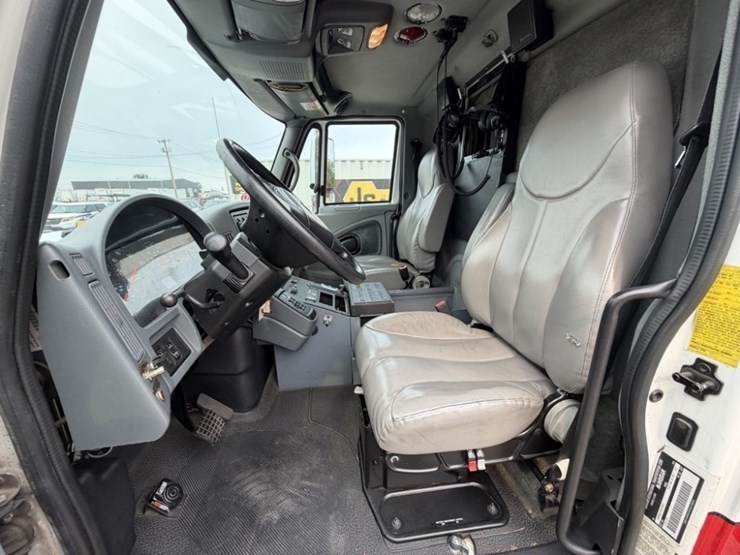 2002-international-durastar-4400-image-25