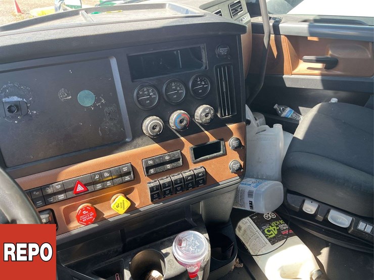 2021-freightliner-cascadia-t/a-sleeper-tractor-image-12