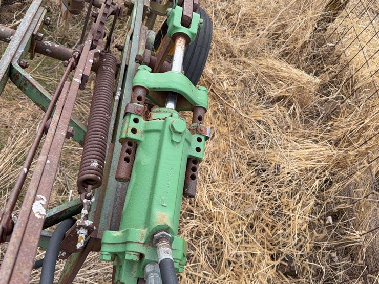 john-deere-pull-type-five-bottom-plow-image-13