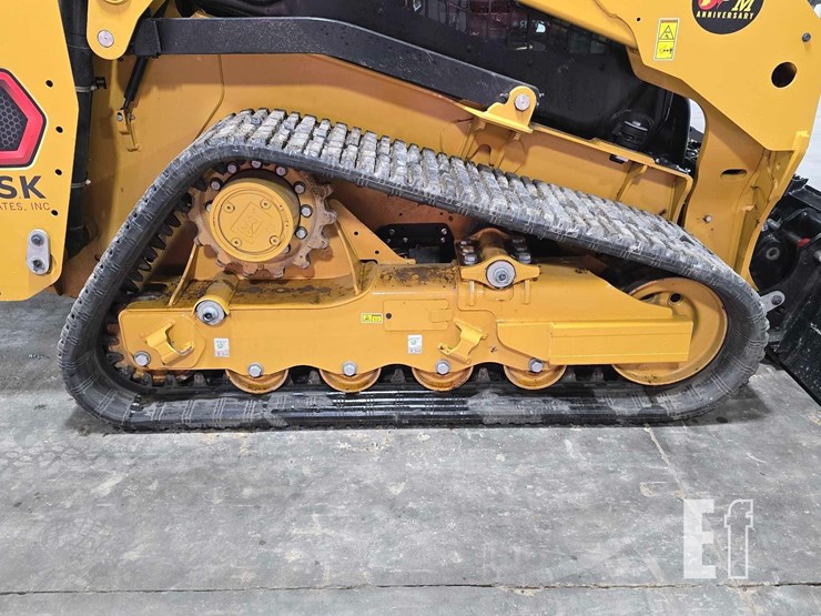 2025-caterpillar-255-image-32