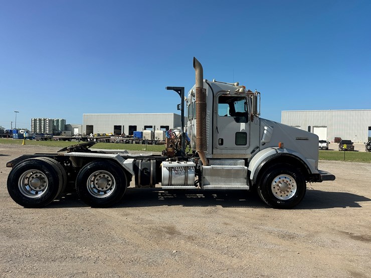 2012-kenworth-t800-image-5