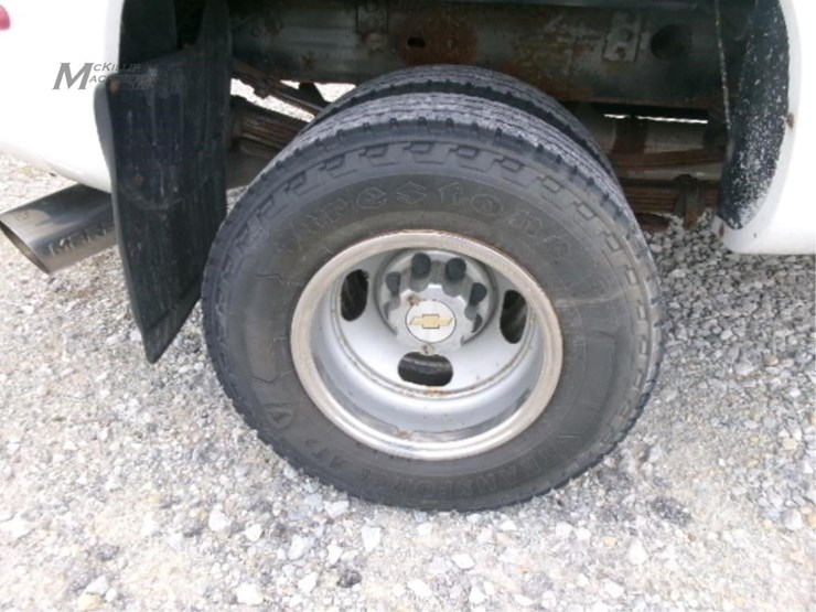 2001-chevrolet-silverado-3500-image-9
