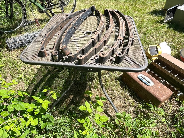 #3303-•-metal-table-and-(7)-trailer-springs-image-6