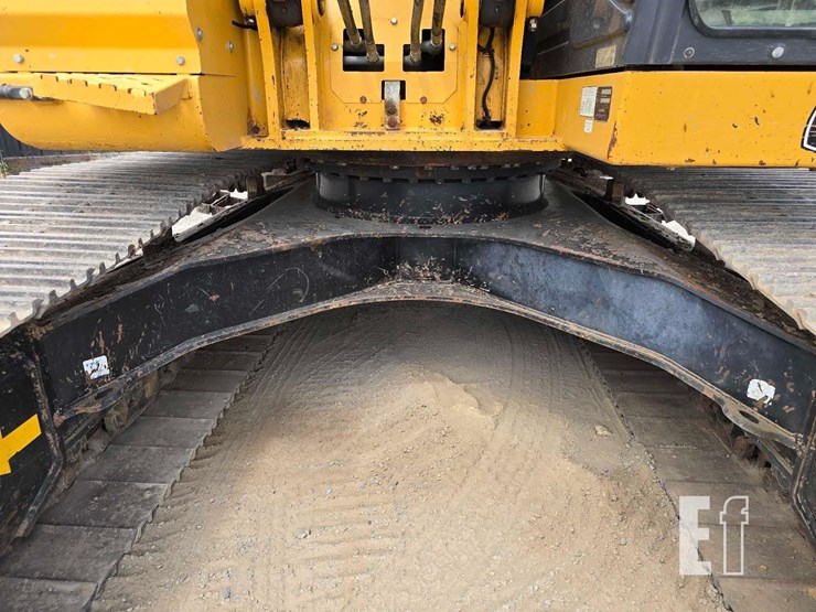 2018-deere-245g-lc-image-26