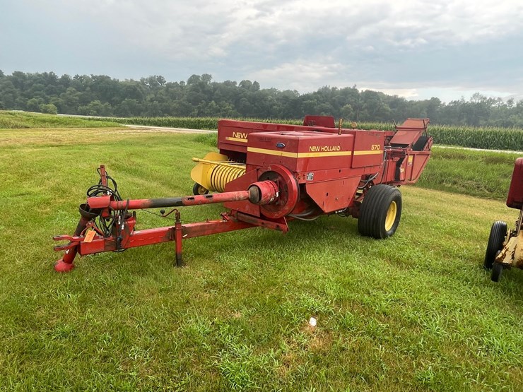 new-holland-570-image-1