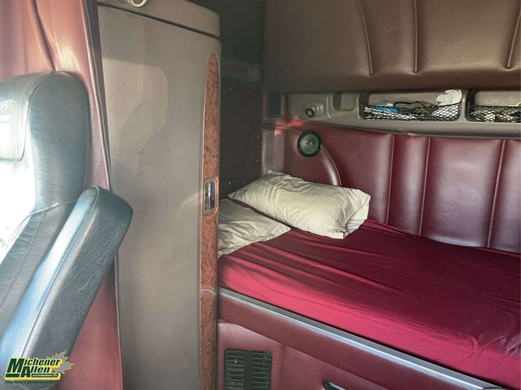 2012-peterbilt-587-image-17