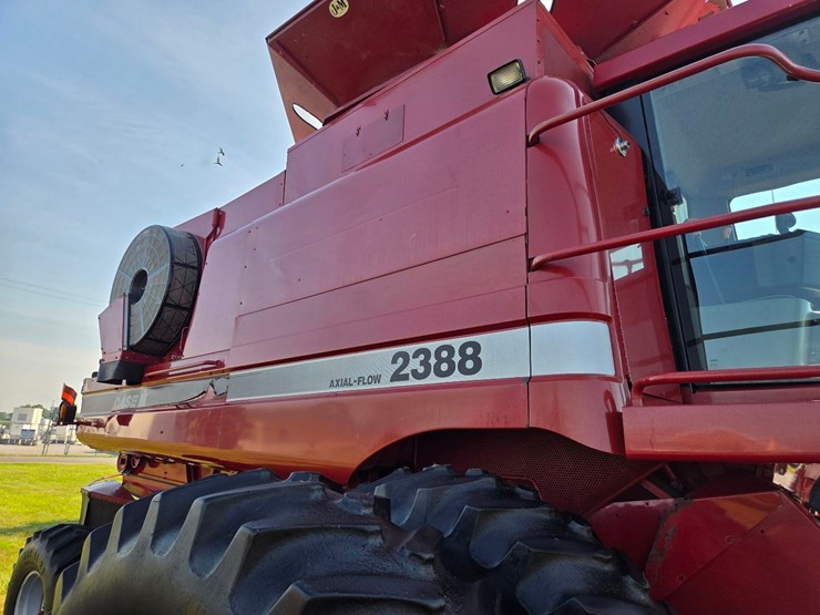 cih-2388-axial-flow-combine-image-52