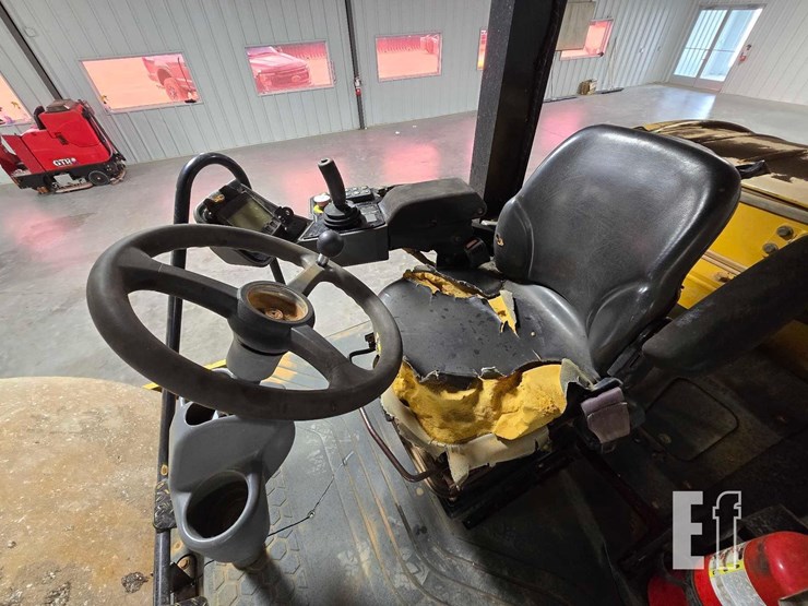 2016-caterpillar-cs56b-image-13