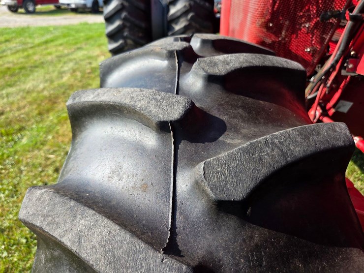 cih-2388-axial-flow-combine-image-29