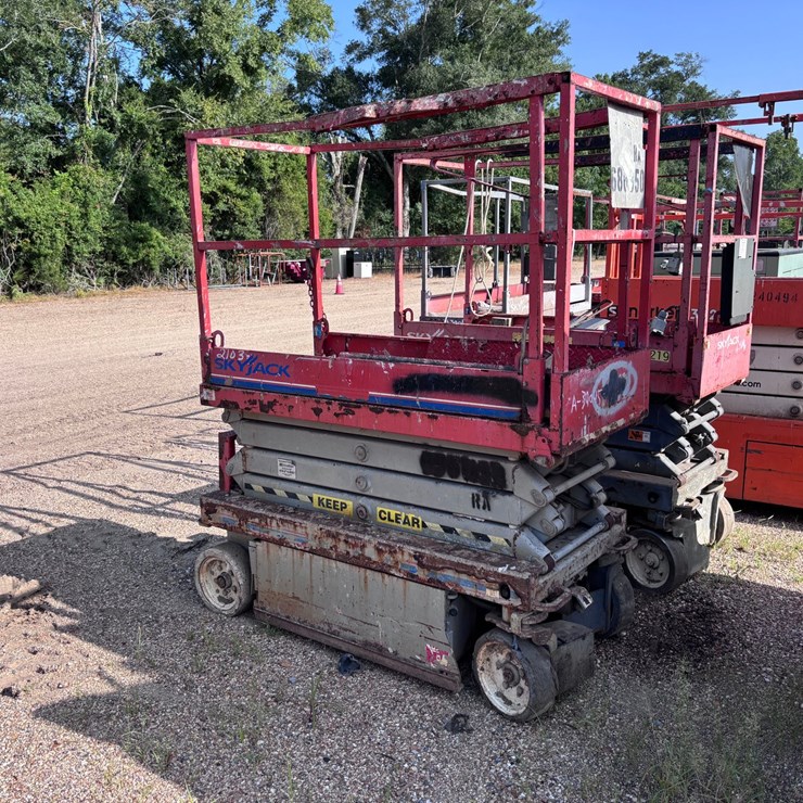 #39045 • SKYJACK SJ1113219 SCISSOR LIFT | FOR PARTS/REPAIRS