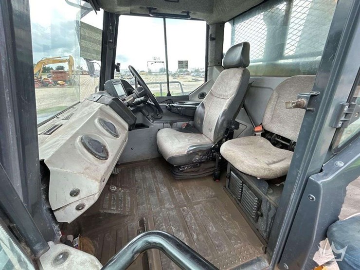 deere-260e-image-25