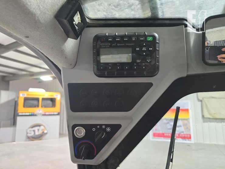 2022-jcb-3ts-8t-image-17