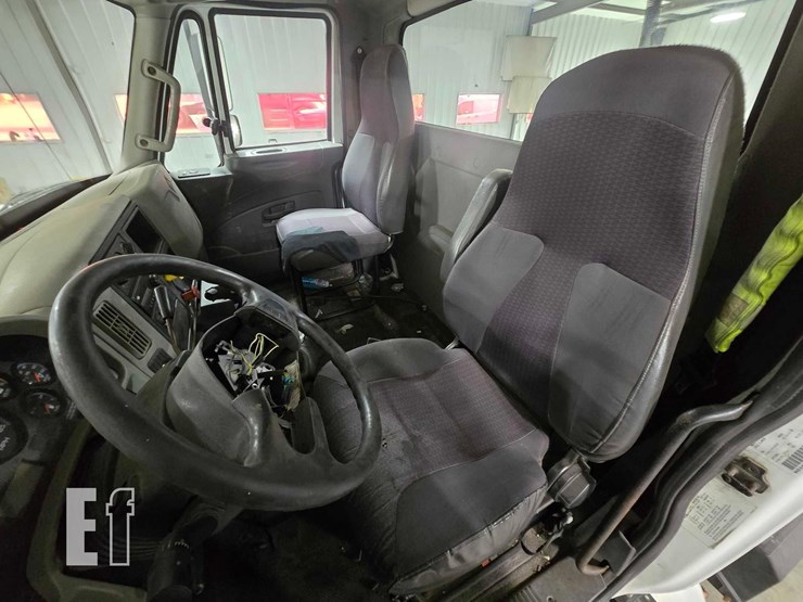 2017-international-durastar-4400-image-9