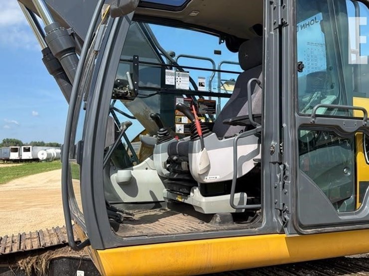 2023-deere-210-p-tier-image-9