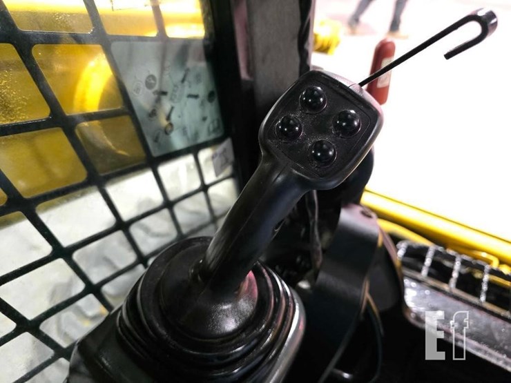 2018-caterpillar-226d-image-16