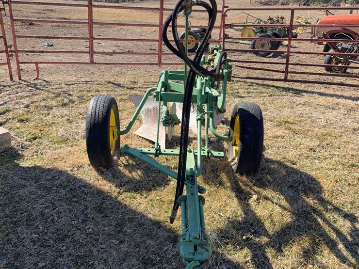 john-deere-pull-type-two-bottom-plow-image-8