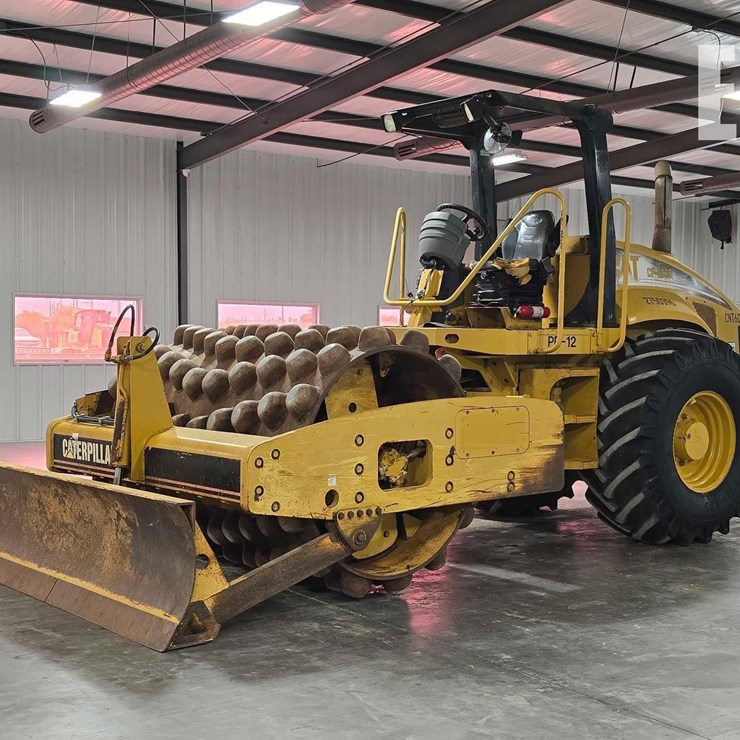 2004 CATERPILLAR CP-563E