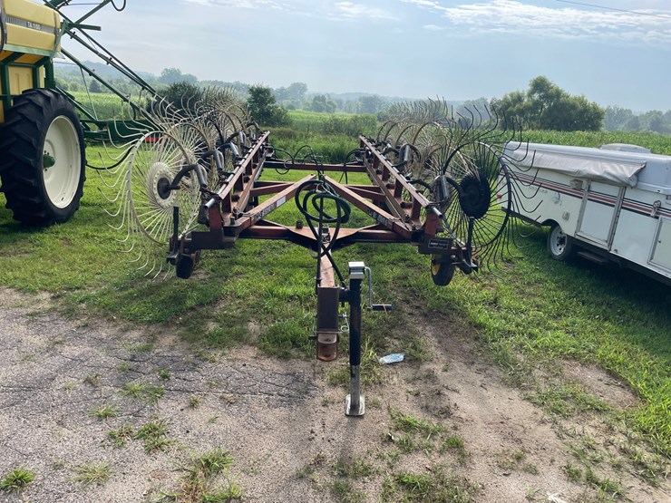 #1029-•-h&s-(12)-wheel-rake-image-2