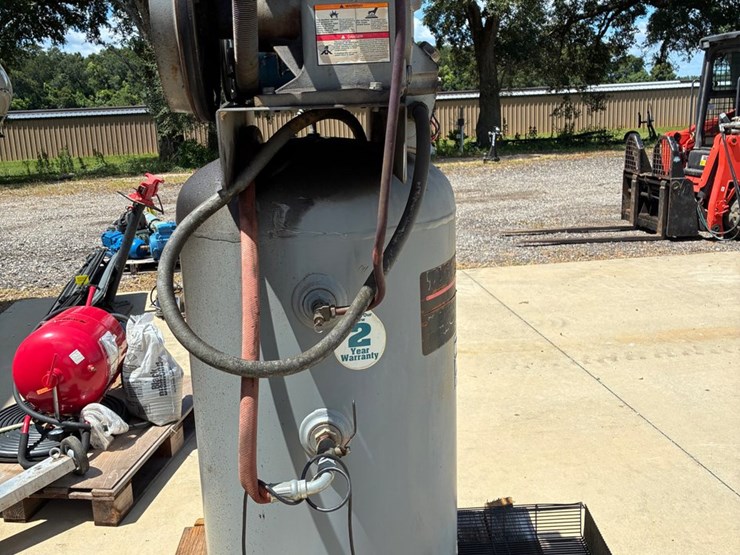 #9935-•-ingersoll-rand-t30-air-compressor-image-4