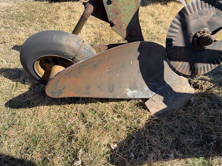 john-deere-three-point-three-bottom-plow-image-14