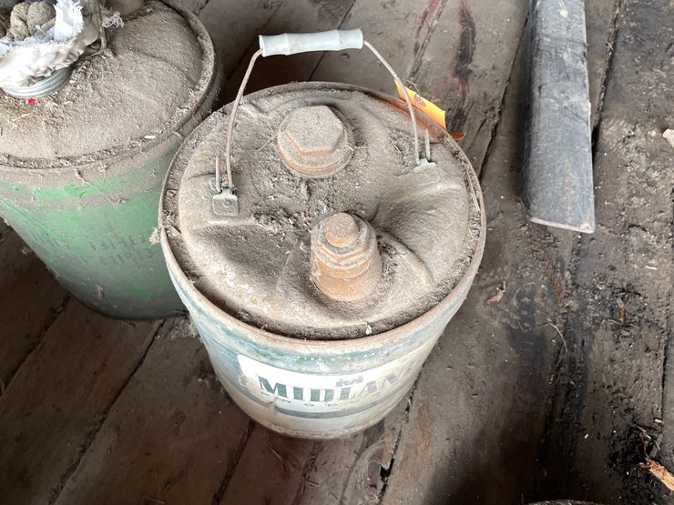 #2329-•-vintage-oil-cans-image-14