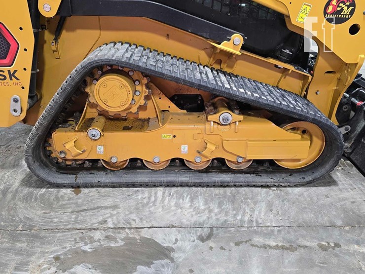 2025-caterpillar-255-image-31
