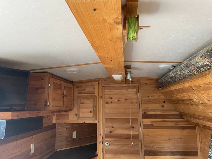 #5815-•-2012-ice-castle-ml-edition-ice-house/camper-(sells-with-paperwork-to-obtain-title)-image-20