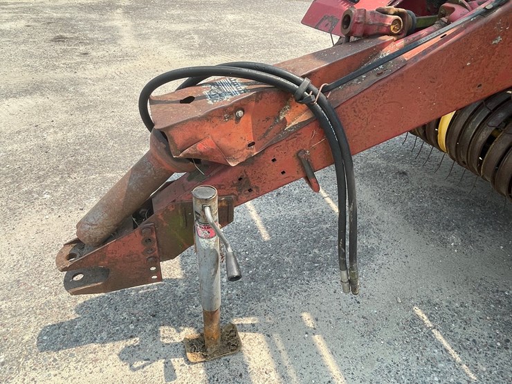 new-holland-851-image-28