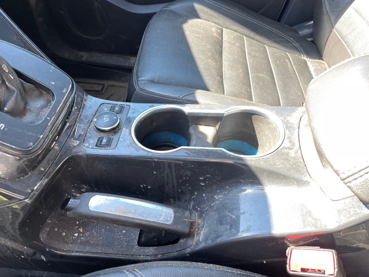 2014-ford-escape-titanium-image-39