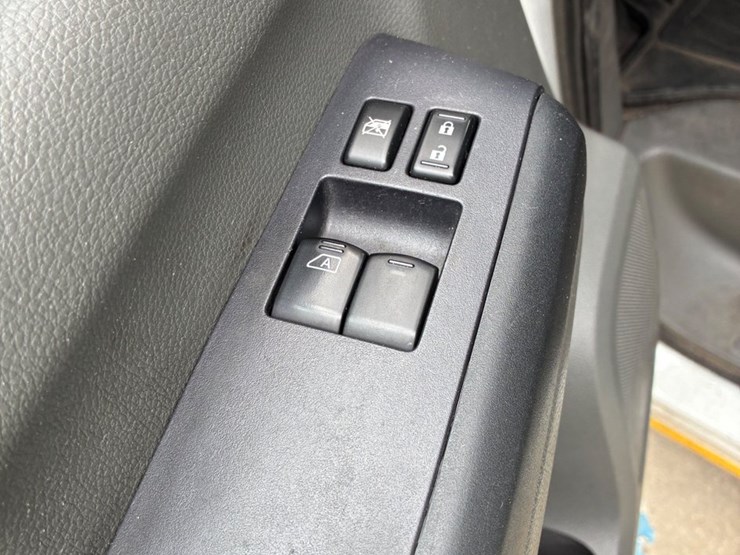 2021-nissan-nv2500-image-11