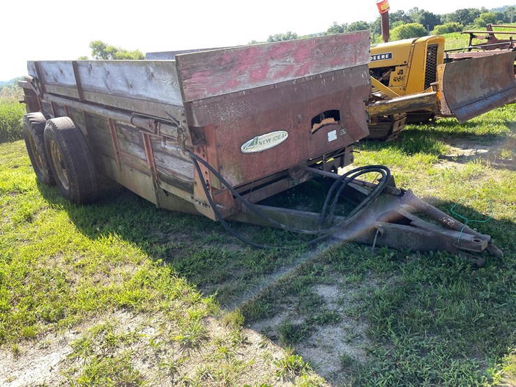 #1034-•-new-idea-manure-spreader-image-3