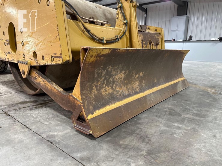 2012-caterpillar-cs64-image-12