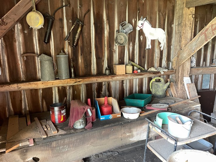 #2317-•-contents-of-wall-and-bench-image-1
