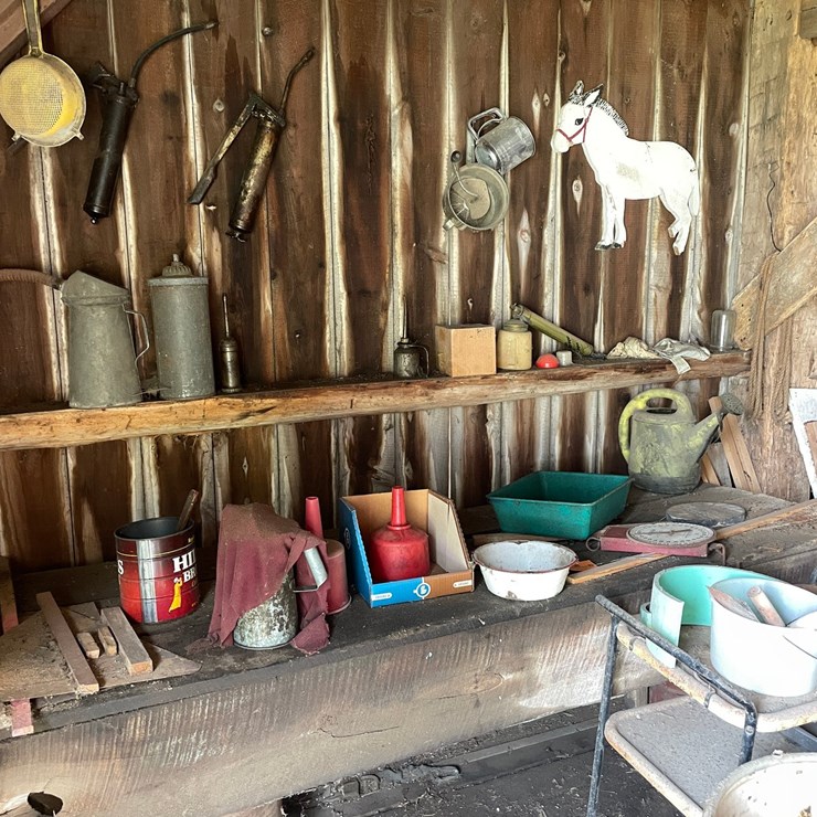 #2317 • Contents of Wall and Bench