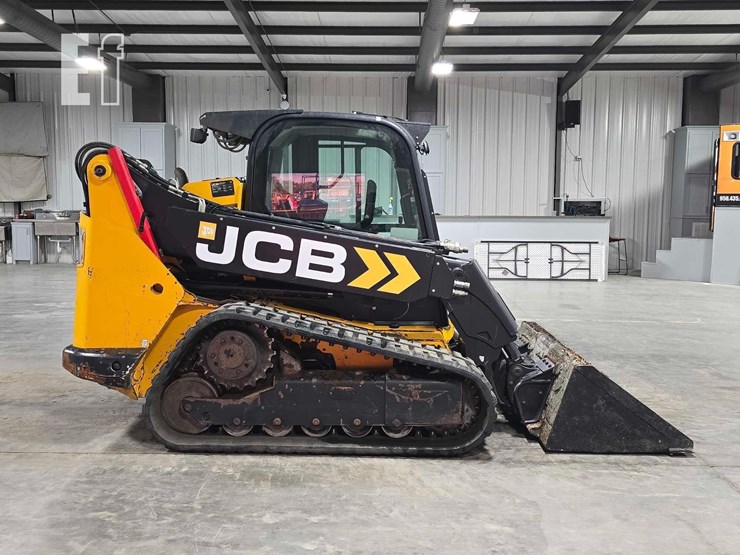 2022-jcb-3ts-8t-image-6
