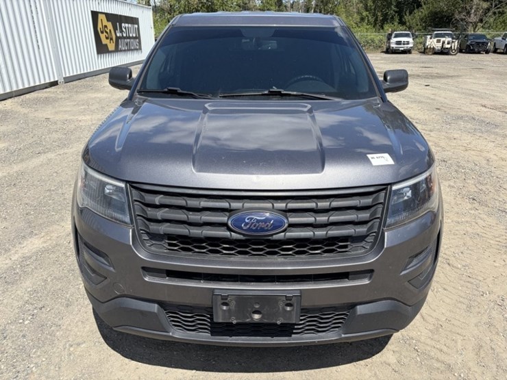 2017-ford-explorer-image-8