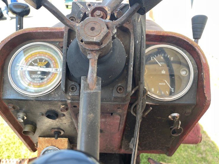 #1020-•-farmall-656-gas-tractor-(augusta,-wi)-image-38