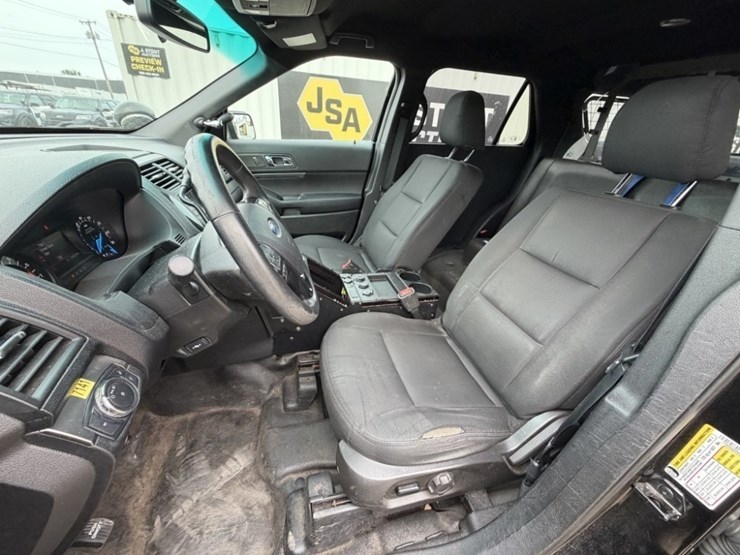 2017-ford-explorer-image-22