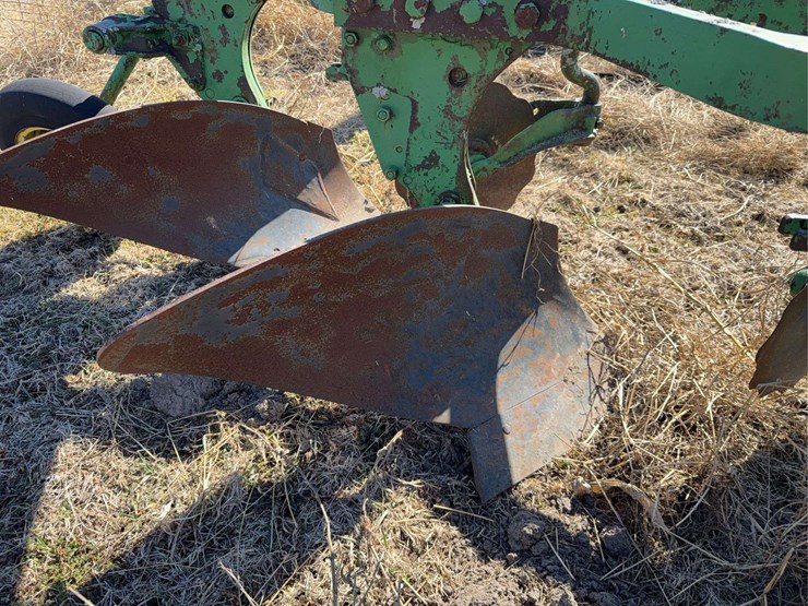 john-deere-three-point-four-bottom-plow-image-16