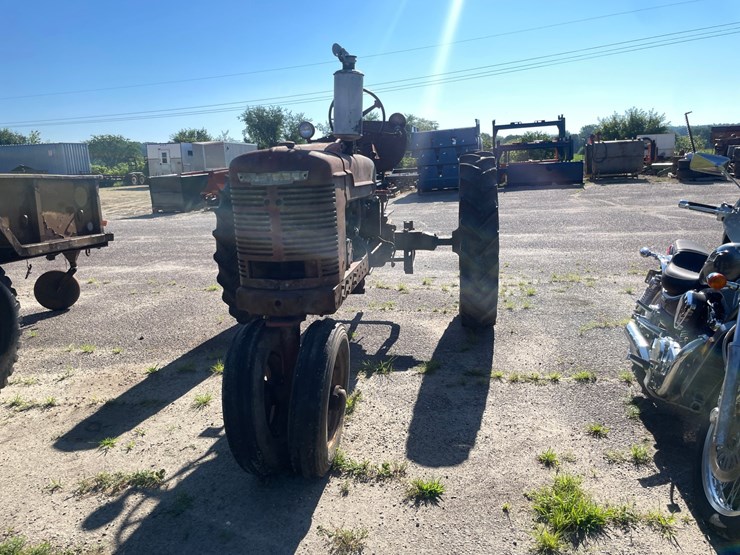 #1021-•-farmall-h-tractor-image-2